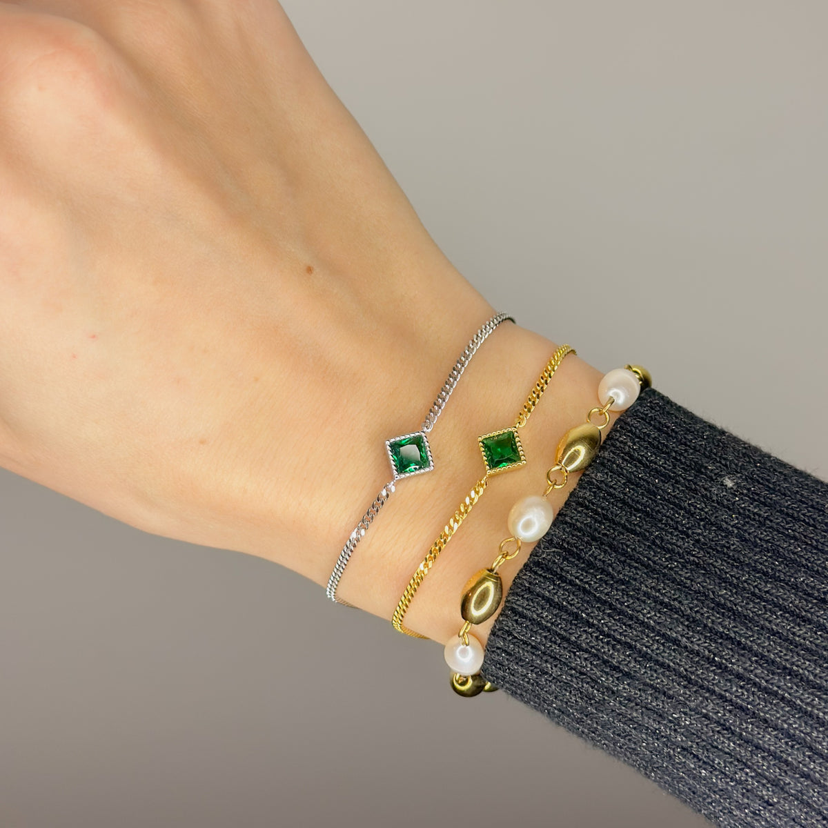 Pulsera de plata de ley con circonita cúbica y esmeralda