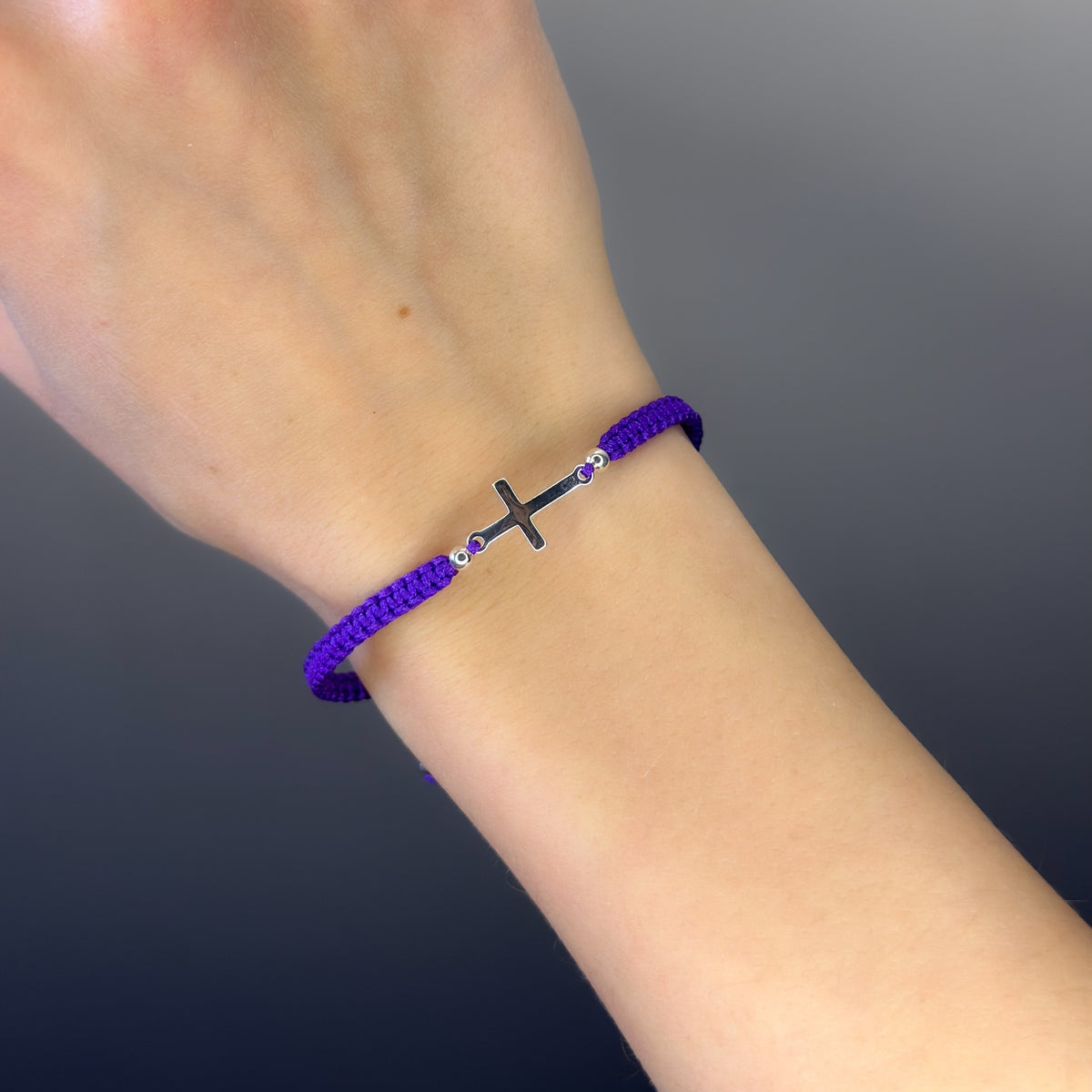 Pulsera de cruz de hilo de plata de ley
