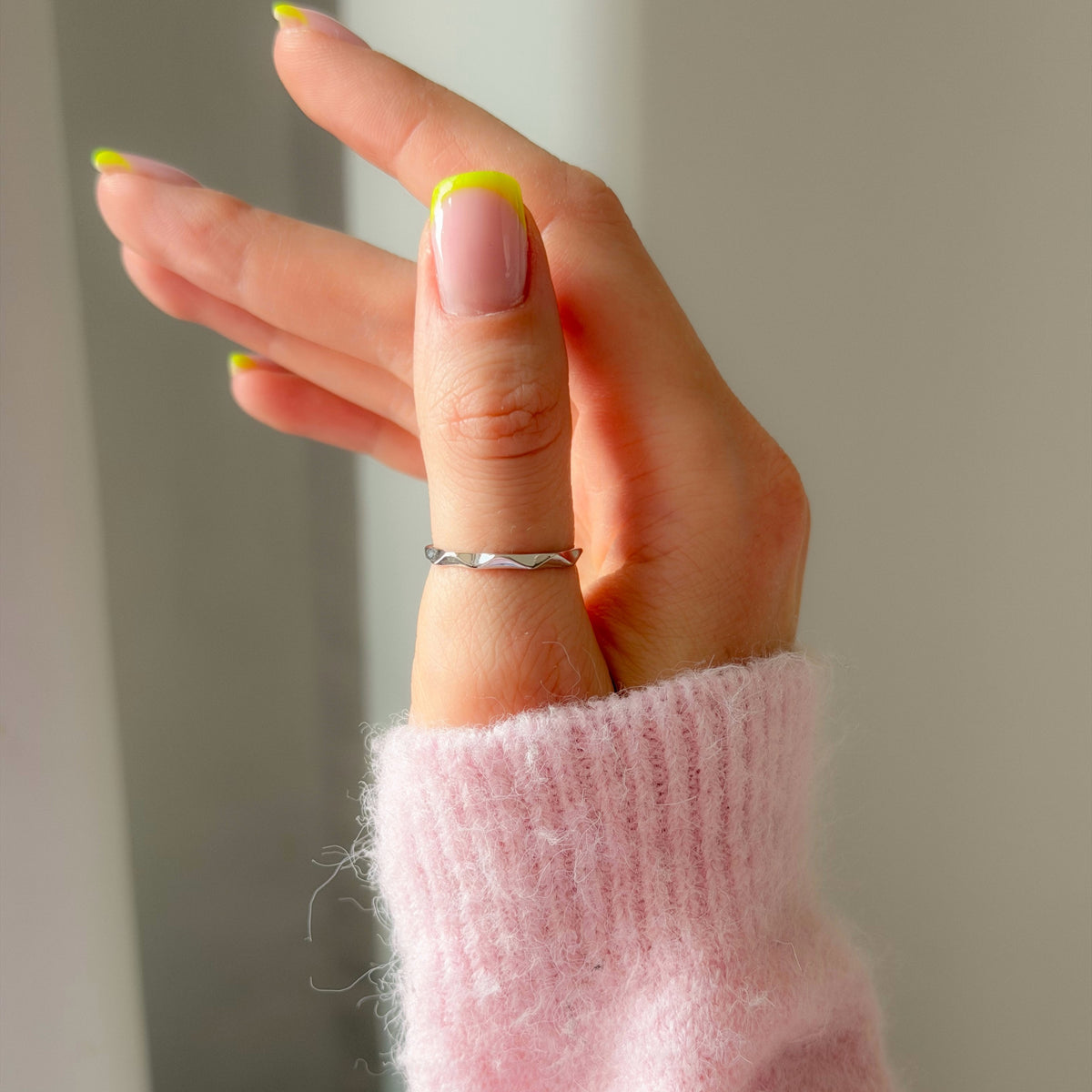 Anillo de banda ornamental de plata de ley