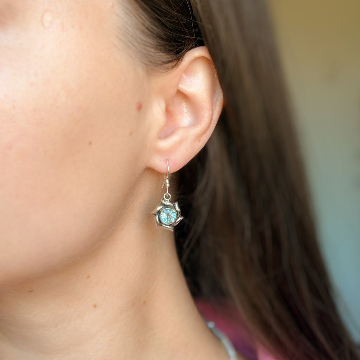 Pendientes colgantes de topacio azul de plata de ley