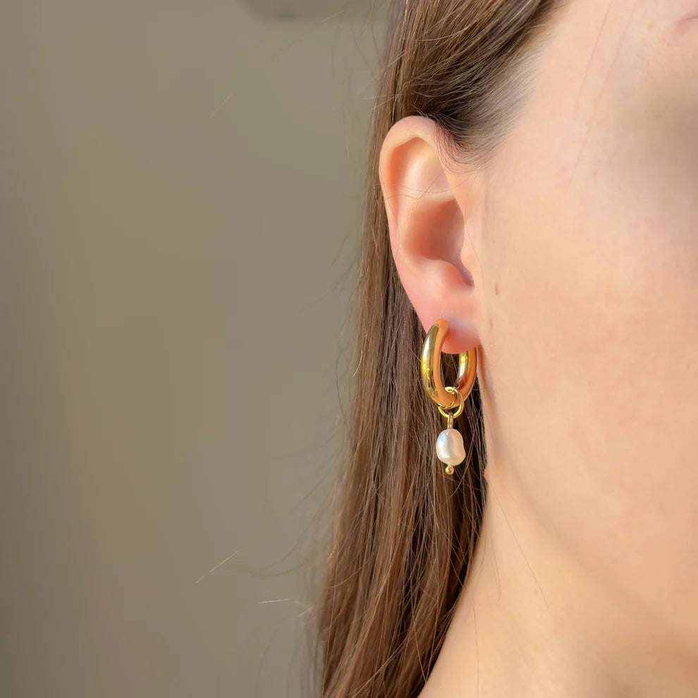Aros con dijes de perla