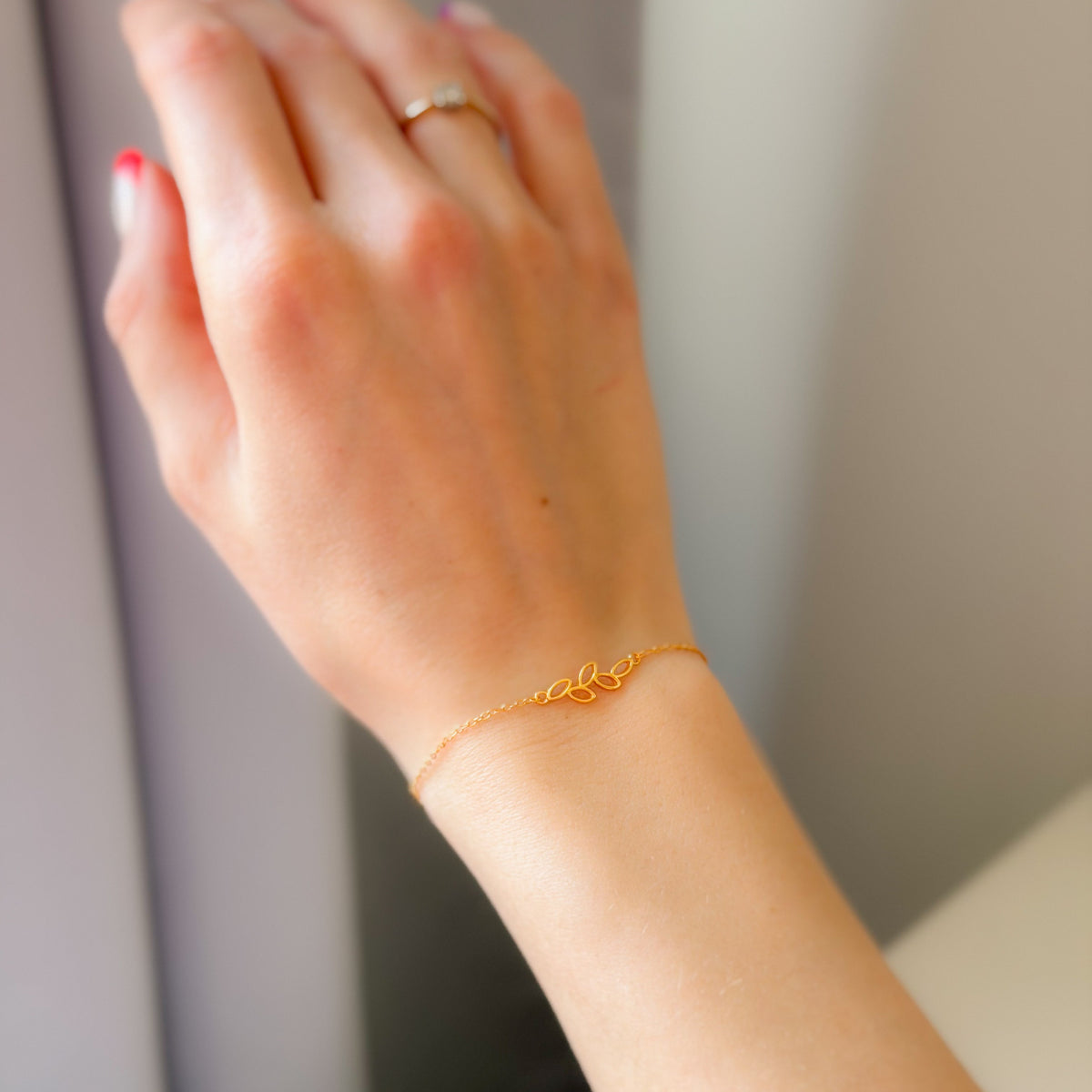 Pulsera de plata de ley con hojas
