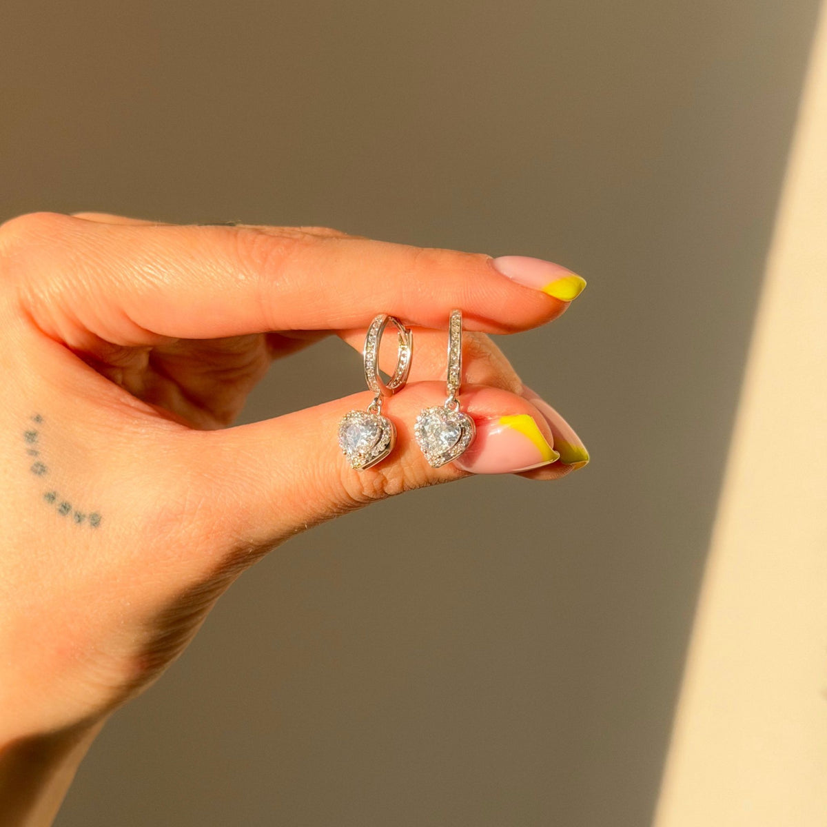 Aros de Plata Esterlina con Circonitas Cúbicas y Dijes