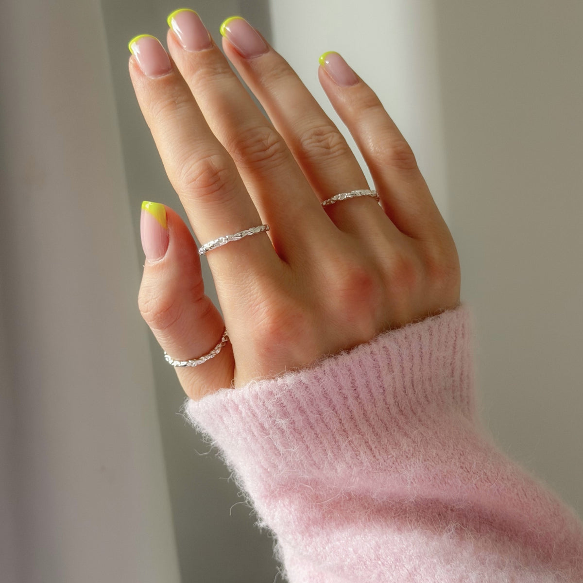 Anillo de banda ornamental de plata de ley