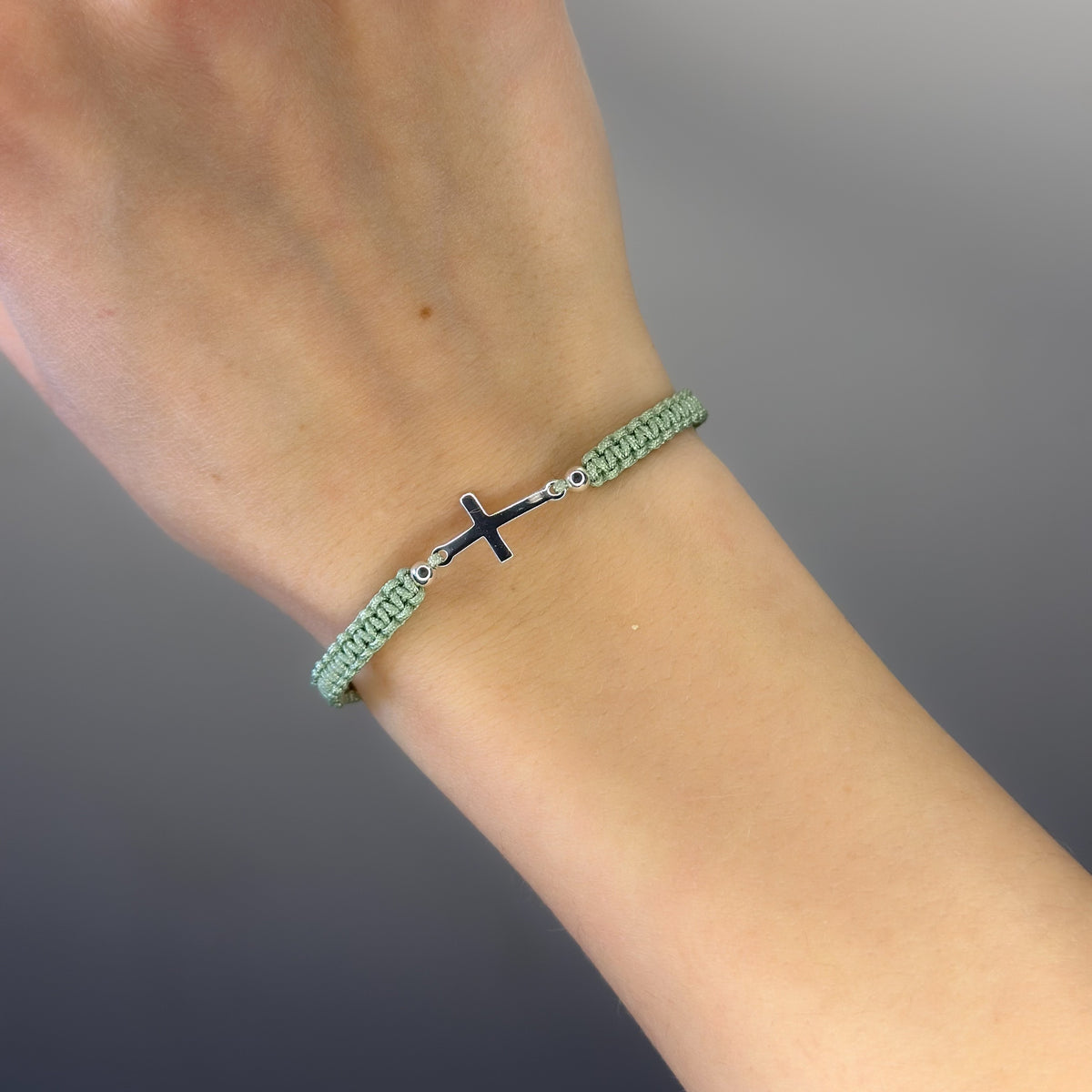 Pulsera de cruz de hilo de plata de ley