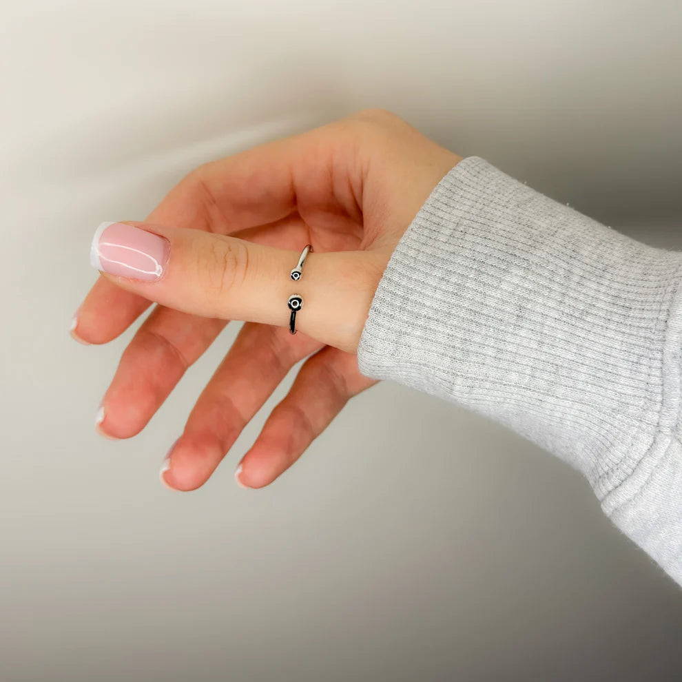 Anillo de cuentas de plata de ley