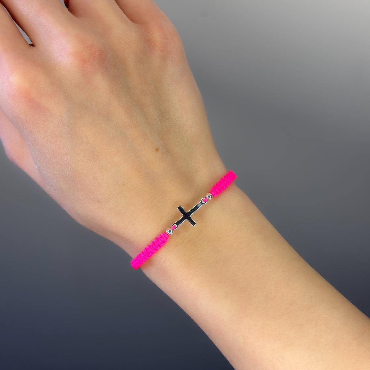 Pulsera de cruz de hilo de plata de ley