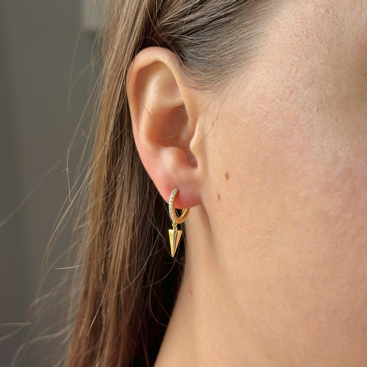 Aros con dije de pincho de plata de ley