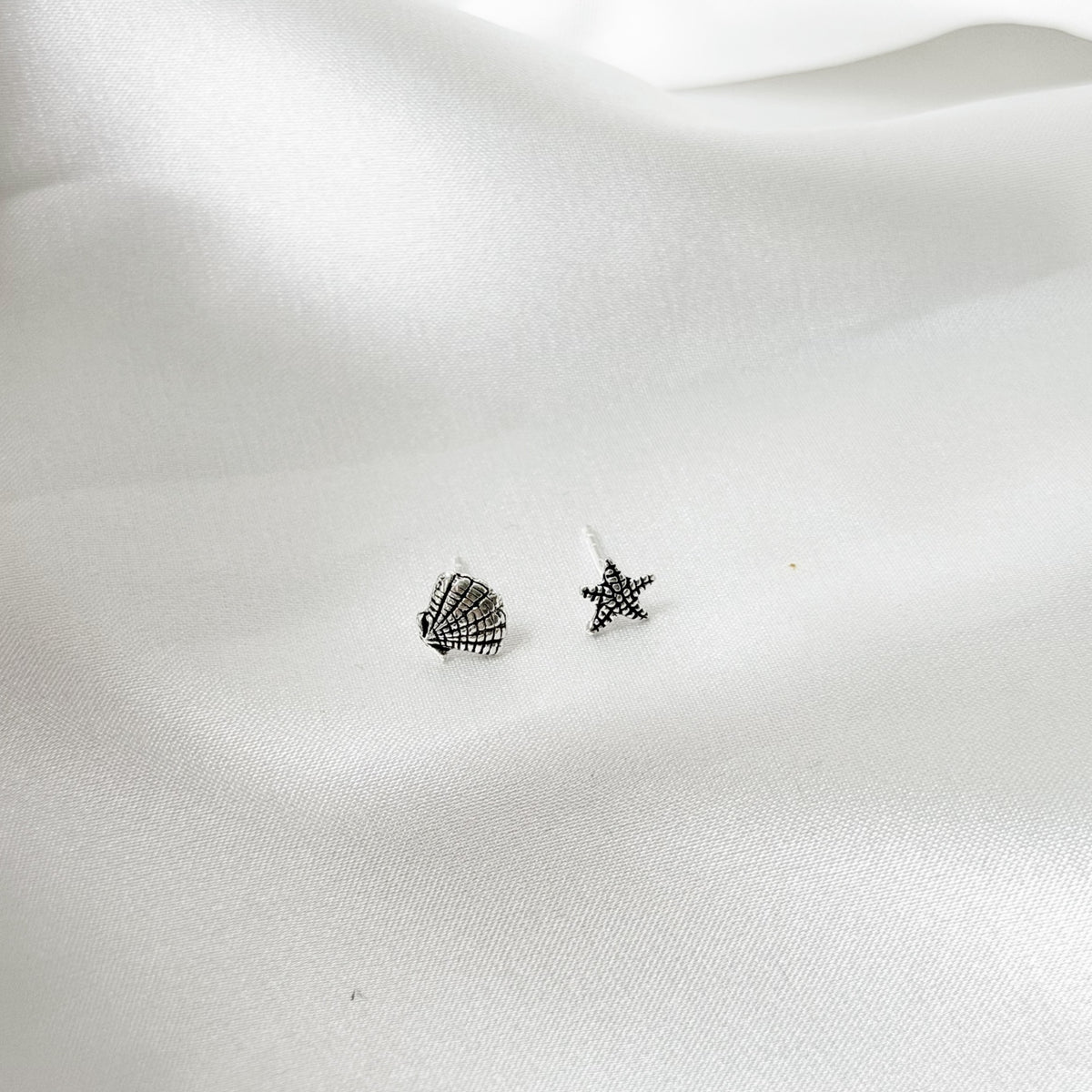 Pendientes de plata de ley con concha y estrella