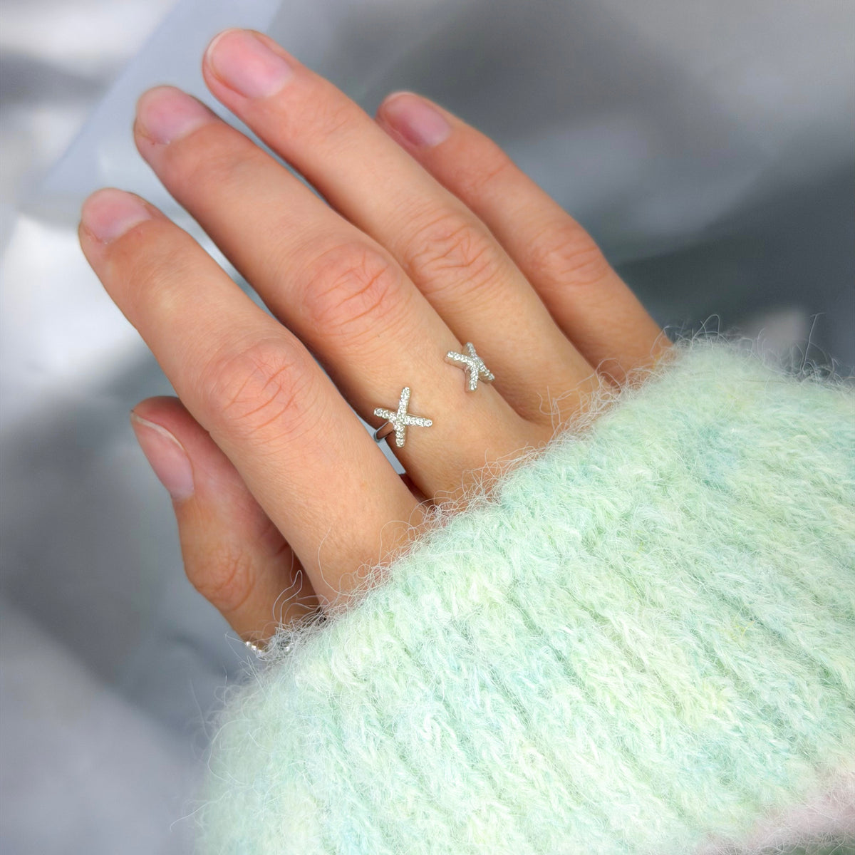 Anillo en X de plata esterlina