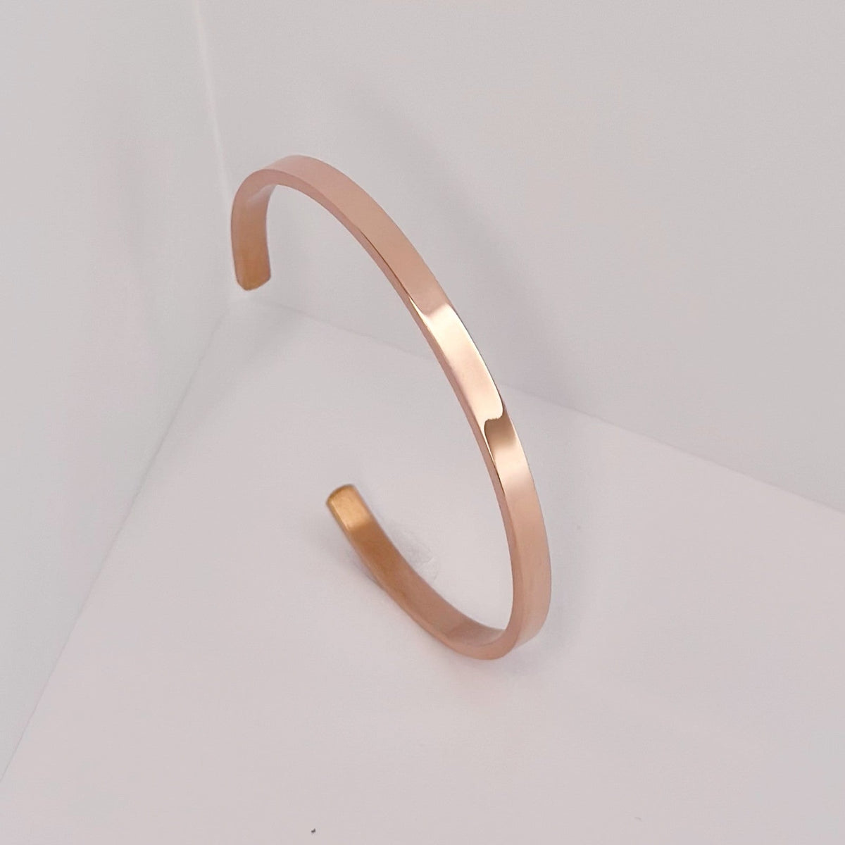 Hera – Brazalete chapado en oro rosa (4 mm / 6 mm)