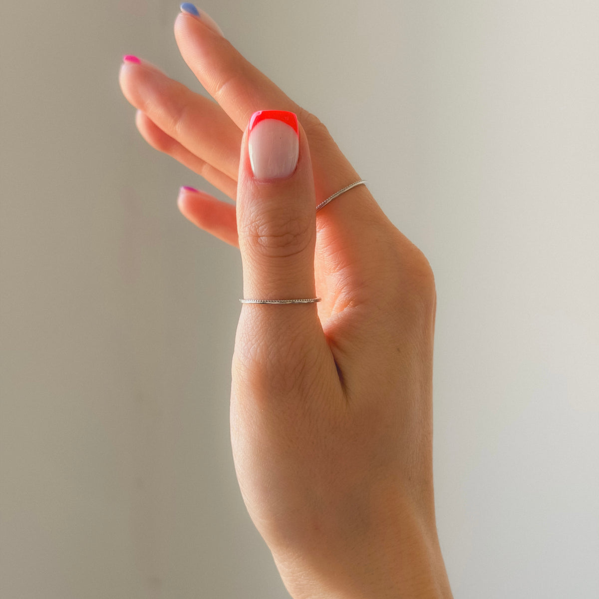 Anillo de banda de plata de ley de 1 mm